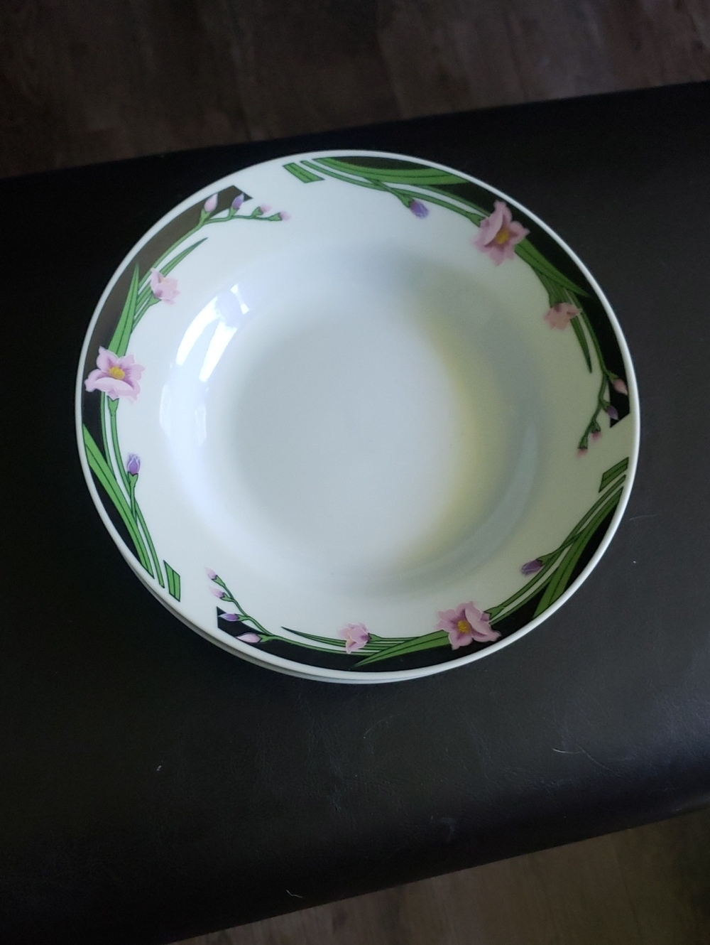 Set Of 4 Vintage Bowls